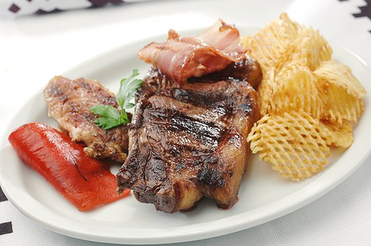 El bife de chorizo Estilo Campo acompañado por papas rejilla, es otra opción tentadora. Foto: TripAdvisor