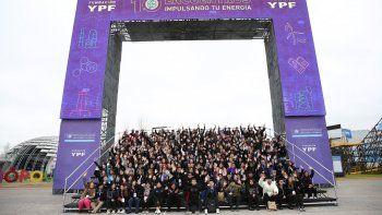 Todos los becarios juntos en el programa anual de YPF Todos los becarios juntos en el programa anual de YPF