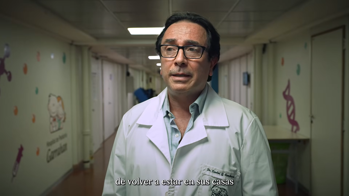 El documental repite una vieja estrategia del oficialismo: construir una verdad alternativa mediante relatos audiovisuales para minimizar los conflictos reales y lavarle la cara al Gobierno. Foto: Captura YouTube El documental repite una vieja estrategia del oficialismo: construir una verdad alternativa mediante relatos audiovisuales para minimizar los conflictos reales y lavarle la cara al Gobierno. Foto: Captura YouTube