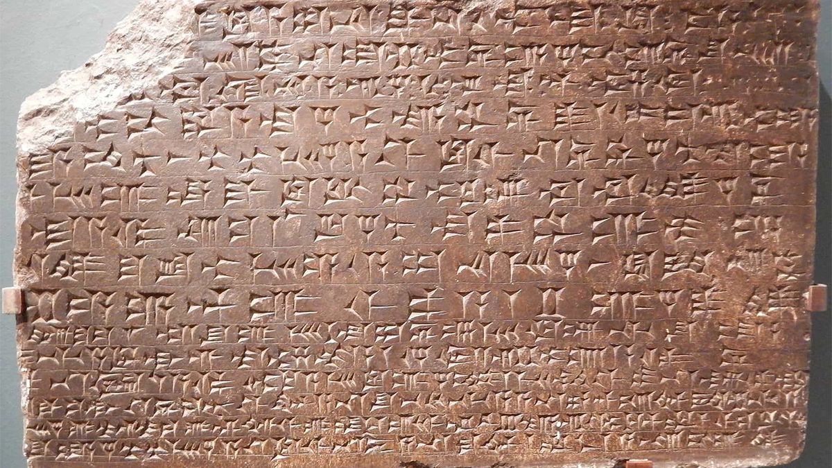 El sistema de escritura cuneiforme es el más antiguo del mundo y fue el primero en usarse para registrar transacciones económicas, literatura y leyes. El sistema de escritura cuneiforme es el más antiguo del mundo y fue el primero en usarse para registrar transacciones económicas, literatura y leyes.
