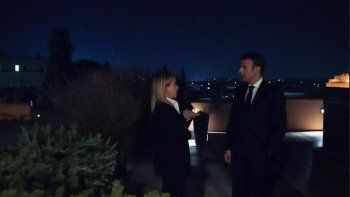 Emmanuel Macron contra Giorgia Meloni. Emmanuel Macron contra Giorgia Meloni.