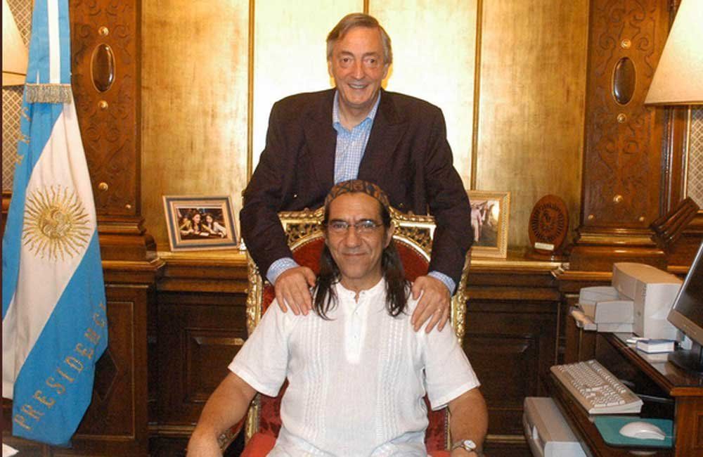 La foto de Néstor Kirchner con Fontova, que compartió Alberto Fernández en Twitter.