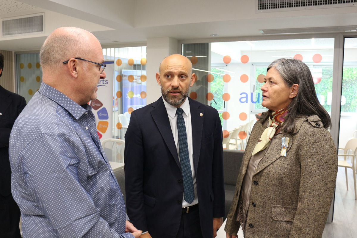 La gestión de Pullaro planteó ante la Secretaría de Transporte nacional la demora en la transferencia de recursos destinados a atributos sociales y comisiones SUBE. La gestión de Pullaro planteó ante la Secretaría de Transporte nacional la demora en la transferencia de recursos destinados a atributos sociales y comisiones SUBE.