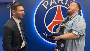 Ibai Llanos junto a Messi: la imagen que anuncia el fin del periodismo deportivo. Ibai Llanos junto a Messi: la imagen que anuncia el fin del periodismo deportivo.