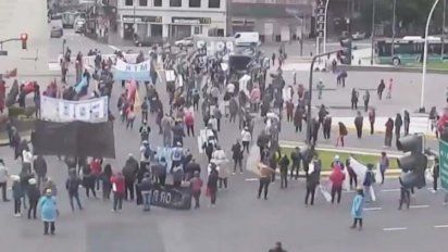El Polo Obrero rompe la cuarentena en el Obelisco y exigen que los reciba Arroyo