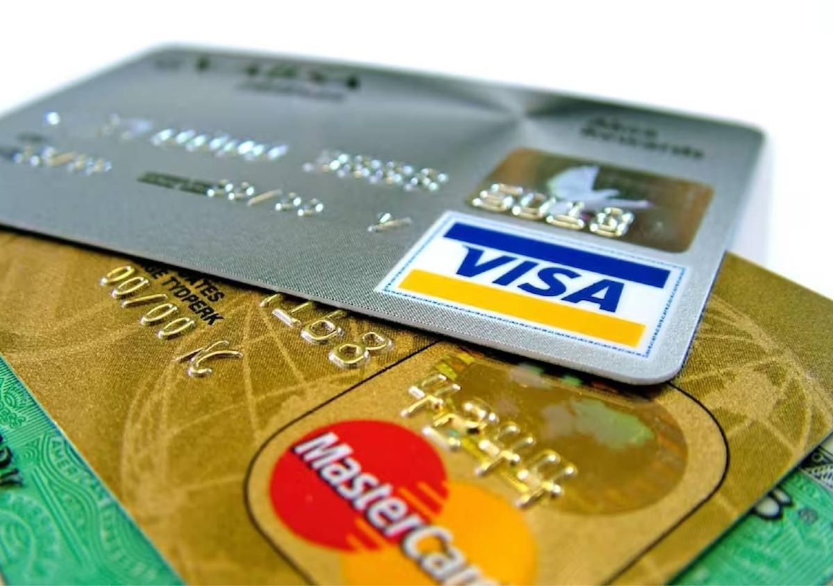 Visa y Mastercard devuelven dinero a sus clientes por un fallo.
