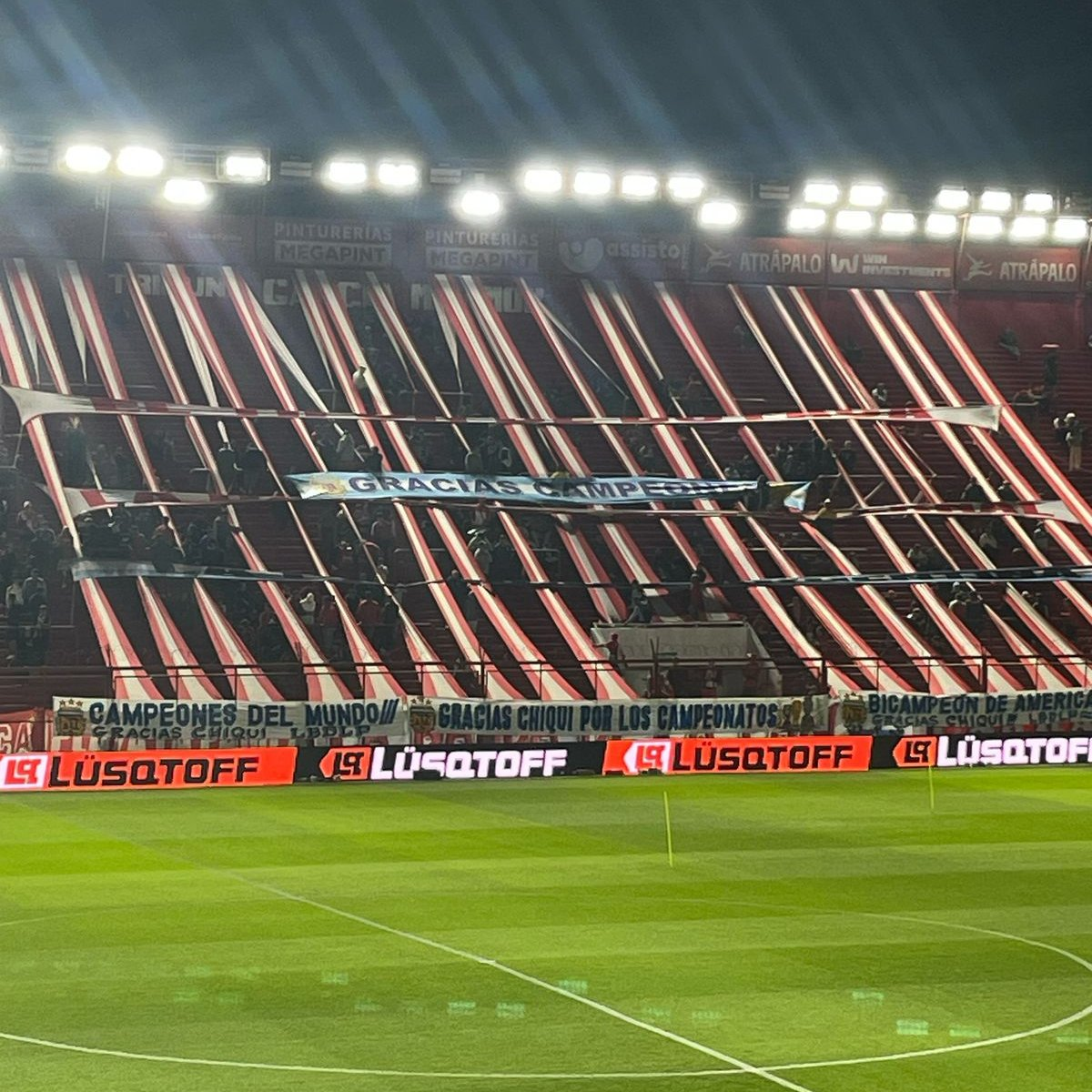 Las banderas en el Estadio Diego Armando Maradona (Foto: TyC Sports) Las banderas en el Estadio Diego Armando Maradona (Foto: TyC Sports)