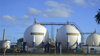 Uruguay imita a Brasil y baja el precio de las naftas. Pero Brasil bajó tambien el precio del gasoil. Uruguay imita a Brasil y baja el precio de las naftas. Pero Brasil bajó tambien el precio del gasoil.