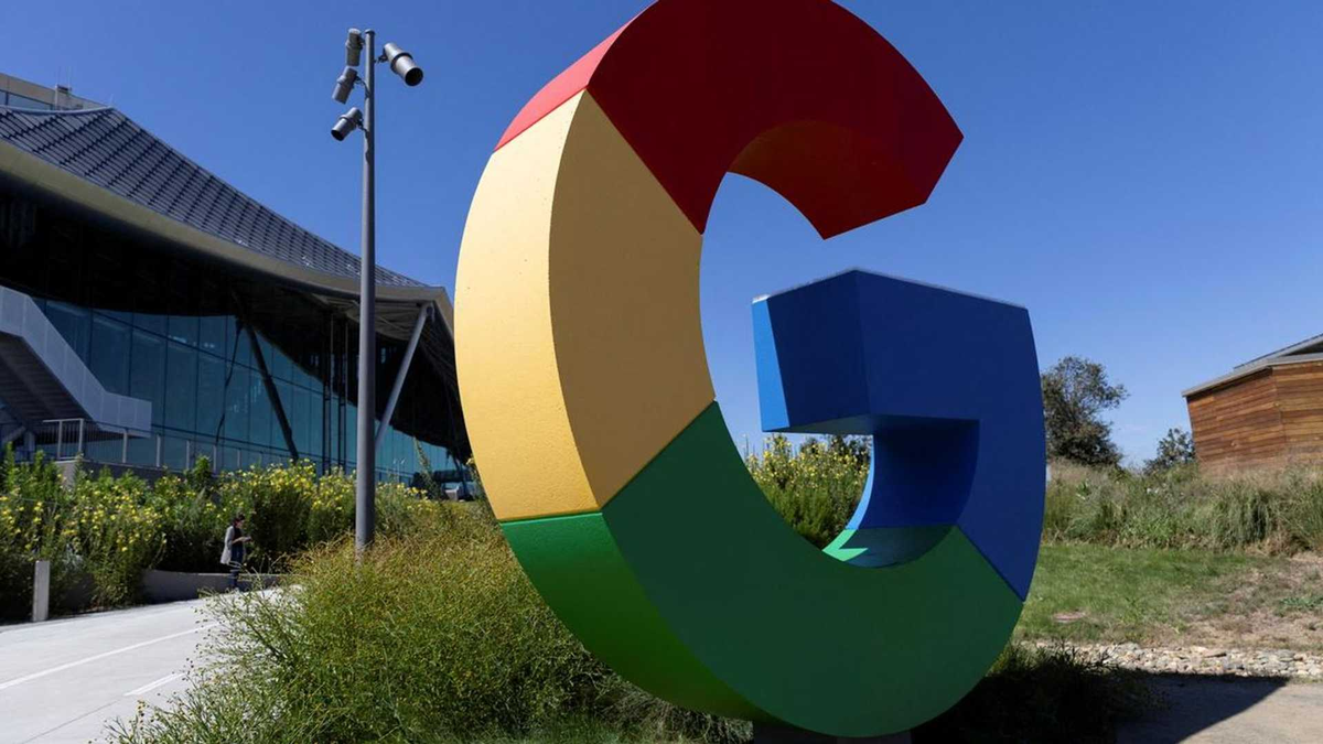 OpenAI también lanzó una extensión para Chrome que te permite configurar ChatGPT Search como tu buscador predeterminado. OpenAI también lanzó una extensión para Chrome que te permite configurar ChatGPT Search como tu buscador predeterminado.