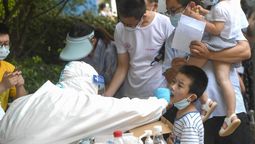 La OMS enciende las alarmas por hospitales desbordados en China.