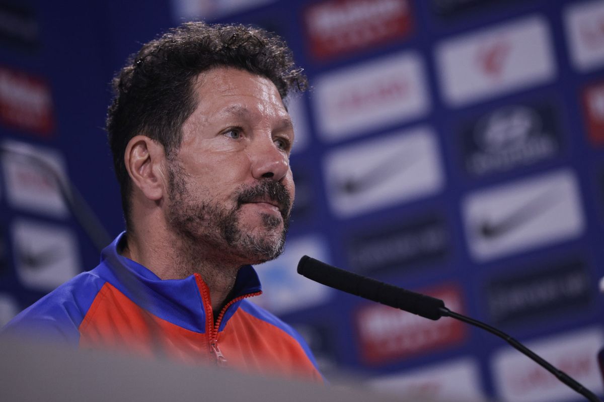 El Cholo Simeone y la dirigencia del Atlético Madrid se resisten a la salida de Julián Álvarez. El Cholo Simeone y la dirigencia del Atlético Madrid se resisten a la salida de Julián Álvarez.