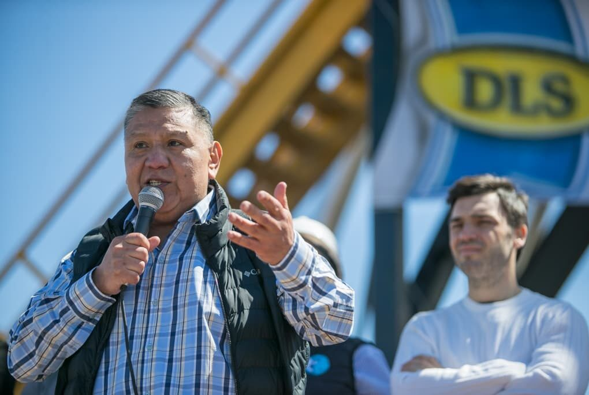 El secretario general del Sindicato del Petróleo de Chubut, Jorge Ávila, confirmó que "Rovella compró Manantiales Behr" en una operación que alcanzó los US$500 millones, y superó a todas las demás ofertas por el histórico yacimiento. El secretario general del Sindicato del Petróleo de Chubut, Jorge Ávila, confirmó que "Rovella compró Manantiales Behr" en una operación que alcanzó los US$500 millones, y superó a todas las demás ofertas por el histórico yacimiento.