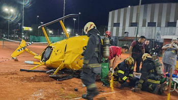 Cayó un helicóptero de turismo en una cancha de tenis de Costanera Norte, junto a Aeroparque