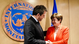 altText(Gobierno y FMI: Llegan US$5.300 millones y cambian las metas)}