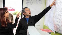altText(En La Plata, Larroque logró detener su vertiginoso descenso (por ahora))}