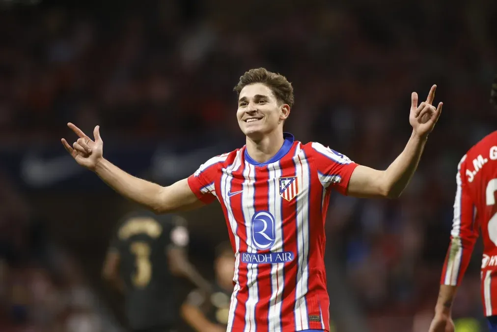 Barcelona hace oferta millonaria por Julián Álvarez al Atlético Madrid