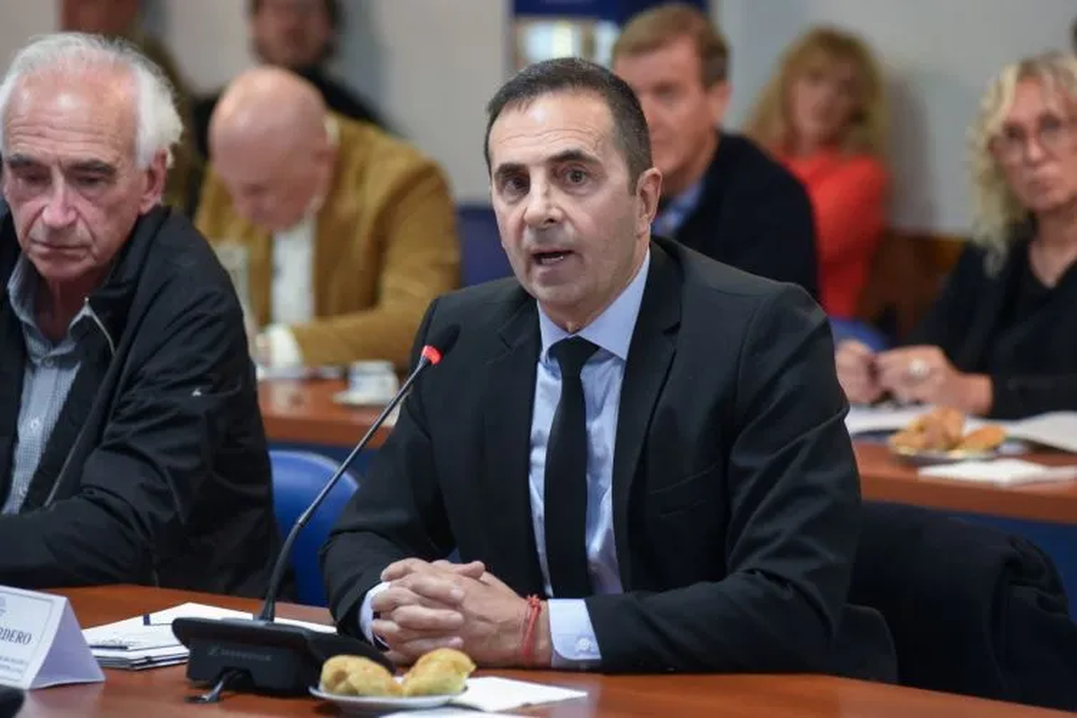 Julio Cordero, abogado laboralista de la UCA del corazón del Grupo Techint y vicepresidente del departamento de Política Social de la UIA suena con fuerza para Trabajo, y despierta temor en el ámbito sindical. Julio Cordero, abogado laboralista de la UCA del corazón del Grupo Techint y vicepresidente del departamento de Política Social de la UIA suena con fuerza para Trabajo, y despierta temor en el ámbito sindical.