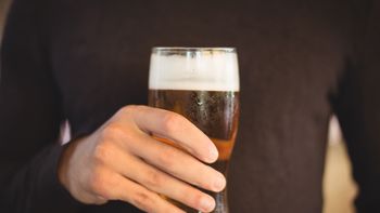 Alcohol: ¿Cuándo se considera que alguien es alcohólico? / Imagen de wavebreakmedia_micro en Freepik. Alcohol: ¿Cuándo se considera que alguien es alcohólico? / Imagen de wavebreakmedia_micro en Freepik.