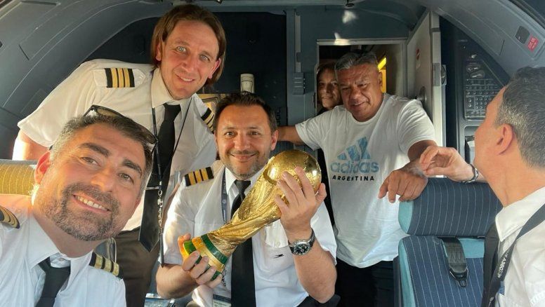 Aerolíneas Argentinas trae la copa y es viral en el mundo