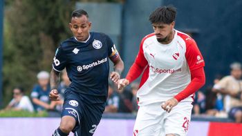 Independiente Rivadavia venció a Independiente por 3-2 por la sexta fecha del Torneo Apertura. Independiente Rivadavia venció a Independiente por 3-2 por la sexta fecha del Torneo Apertura.