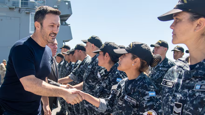 Luis Petri va por tanques blindados, un submarino, armamento... ¿y el servicio militar obligatorio?
