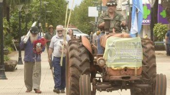 Postal del tractorazo en Misiones, en enero. Los yerbateros siguen en pie de guerra. Postal del tractorazo en Misiones, en enero. Los yerbateros siguen en pie de guerra.