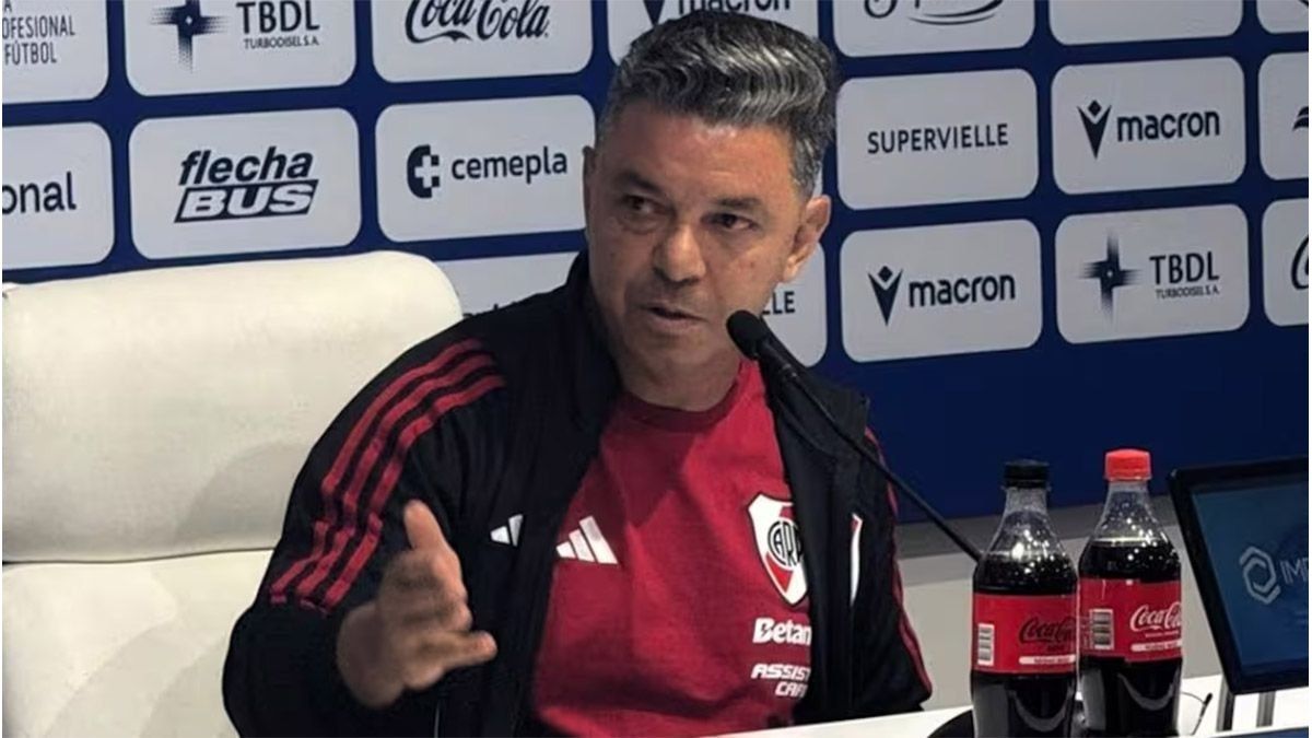 MarceloGallardo se peleó con un periodista en conferencia de prensa tras el empate deRiver ante Vélez 0-0 en el Torneo Clausura 2025. MarceloGallardo se peleó con un periodista en conferencia de prensa tras el empate deRiver ante Vélez 0-0 en el Torneo Clausura 2025.