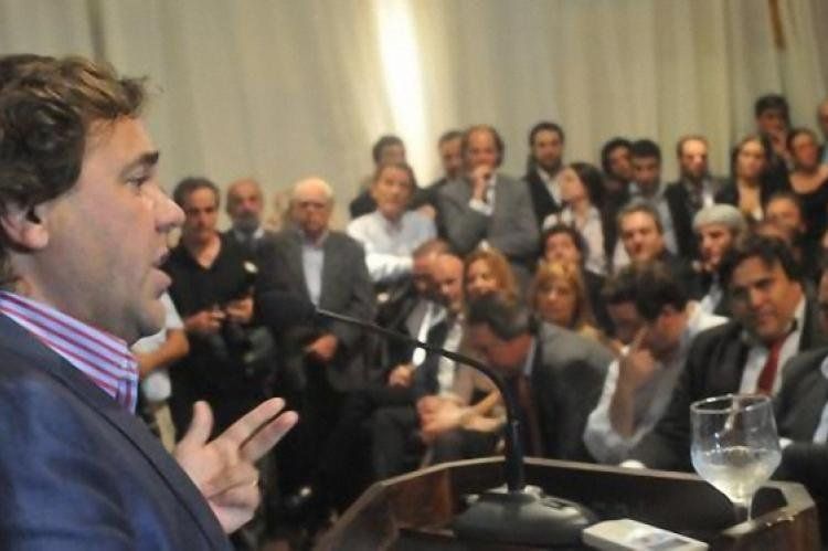 Alberto Pérez durante el lanzamiento de La DOS en La Plata. Foto: http://diagonales.infonews.com