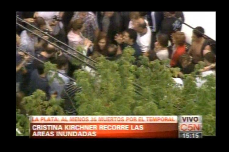 La Presidente llegó a la zona afectada.