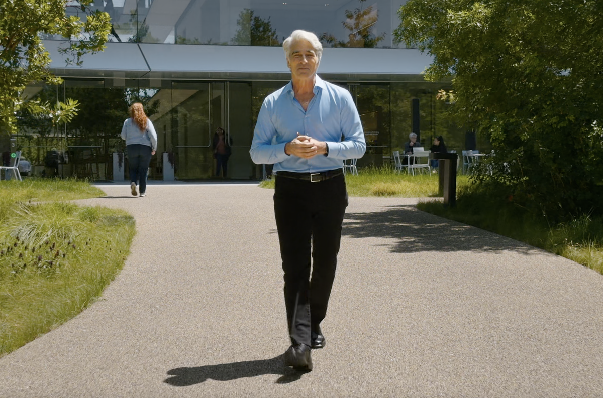 Craig Federighi abrió la WWDC enumerando mejoras de rendimiento antes de mostrar las novedades de inteligencia artificial. Craig Federighi abrió la WWDC enumerando mejoras de rendimiento antes de mostrar las novedades de inteligencia artificial.