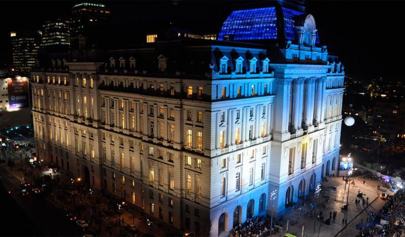 Cristina Fernández bautizó al edificio de Correos como Néstor Kirchner, Mauricio Macri no le cambió el nombre y ahora Milei lo rebautizará. Cristina Fernández bautizó al edificio de Correos como Néstor Kirchner, Mauricio Macri no le cambió el nombre y ahora Milei lo rebautizará.