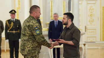 Volodymyr Zelensky y Valery Zaluzhny. Volodymyr Zelensky y Valery Zaluzhny.