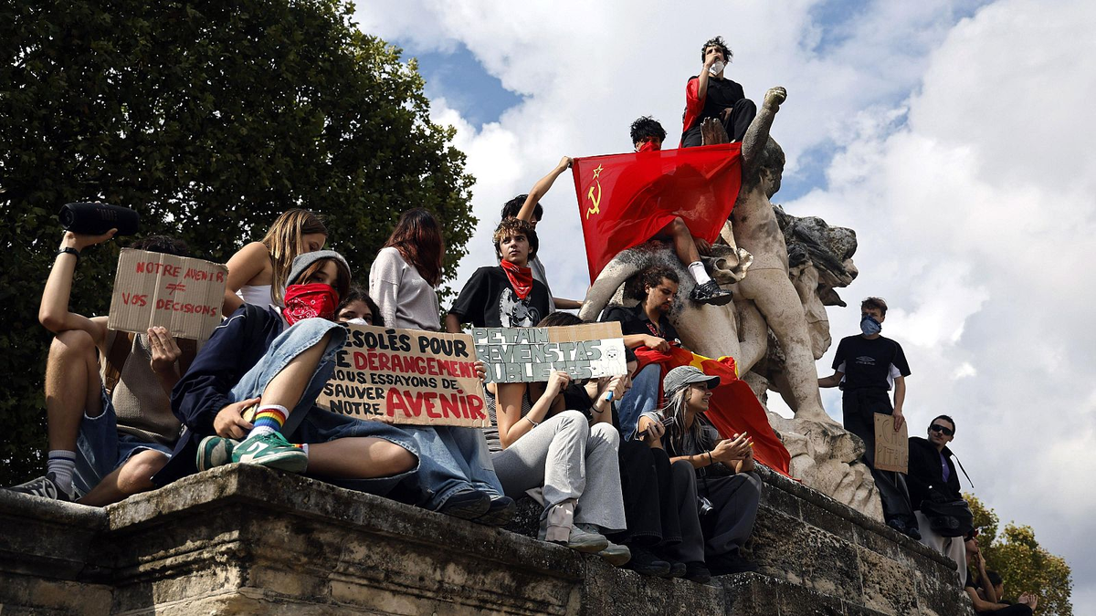 Protestas estudiantiles sangrientas se registran en Francia, especialmente, en París y aledaños. Protestas estudiantiles sangrientas se registran en Francia, especialmente, en París y aledaños.