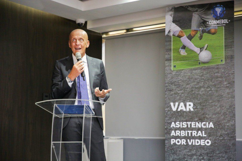 Pierluigi Collina, el mandamás de los árbitros en FIFA.