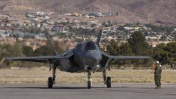 El F-35, uno de los aviones de combate desarrollados por Lockheed Martin, convertido en símbolo estético dentro del debate que cruza guerra, moda y cultura.