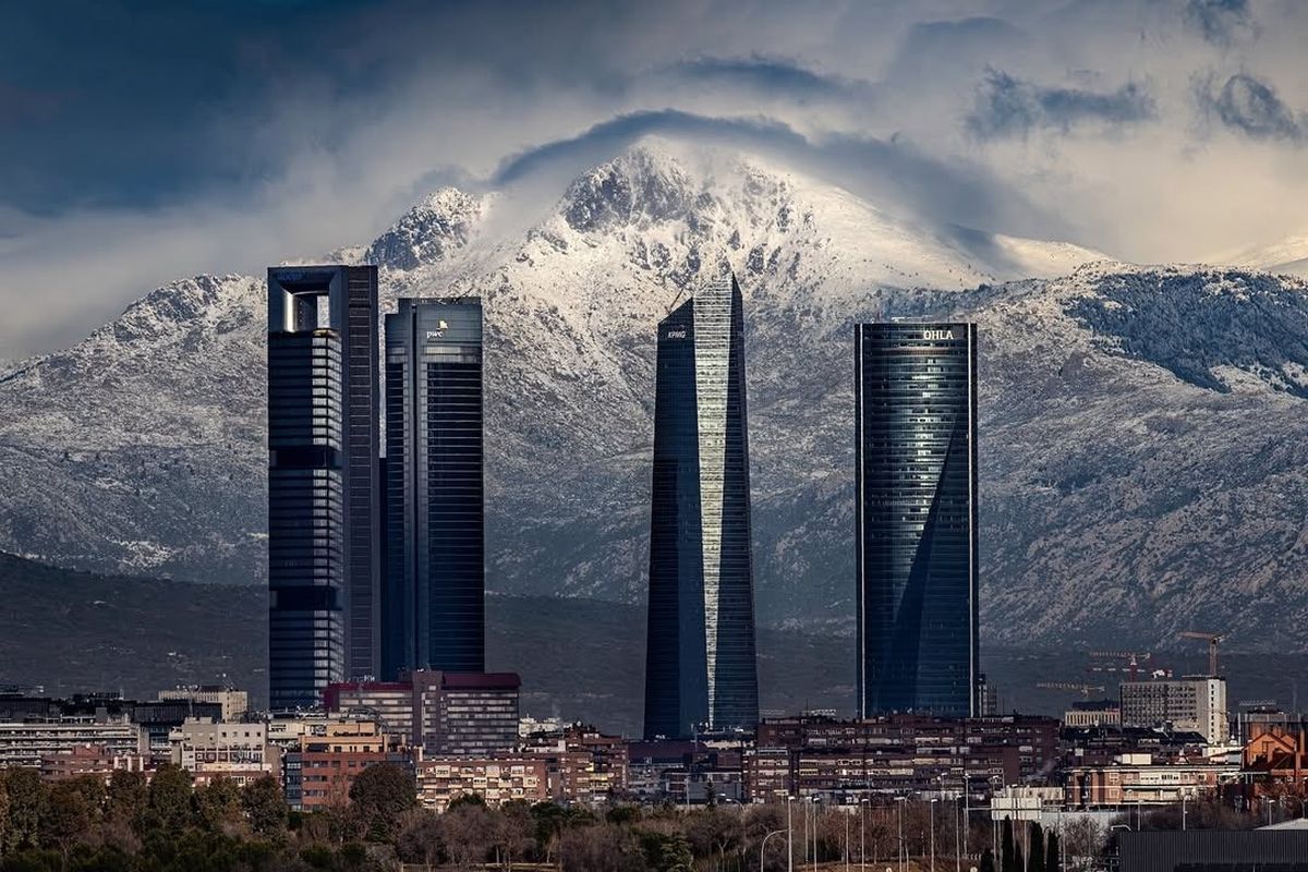 Madrid concentra precios récord y una fuerte acumulación de viviendas, en un mercado cada vez más inaccesible para jóvenes y familias.