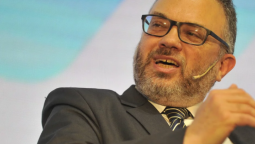 altText(La inflación y la interna en el oficialismo enfocan a Kulfas pero es Español)}