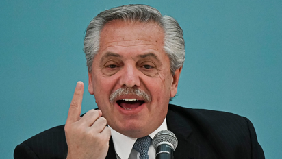 Sensaciones: Alberto Fernández perdido en su ombligo