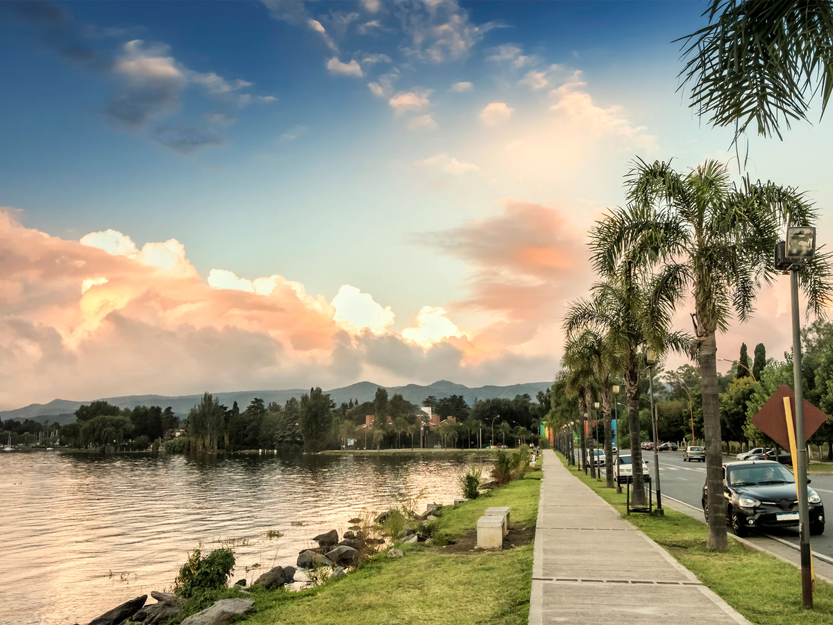 Uno de los destinos en Córdoba más elegidos por el turismo es Villa Carlos Paz.