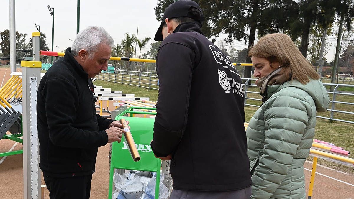 El intendente de Tigre, Julio Zamora, visitó la pista municipal de atletismo “Abel Acevedo” que recibió la homologación internacional. El intendente de Tigre, Julio Zamora, visitó la pista municipal de atletismo “Abel Acevedo” que recibió la homologación internacional.