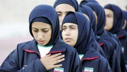 Las jugadoras de la selección femenina de Irán quedaron en el centro de la polémica tras negarse a cantar el himno nacional antes de un partido de la Copa Asiática.