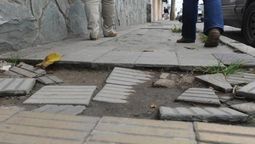 Las veredas del Área Metropolitana de Buenos Aires están en su gran mayoría rotas y cubiertas de saliencias, y ponen en riesgo de caídas a adultos mayores y discapacitados. Las veredas del Área Metropolitana de Buenos Aires están en su gran mayoría rotas y cubiertas de saliencias, y ponen en riesgo de caídas a adultos mayores y discapacitados.