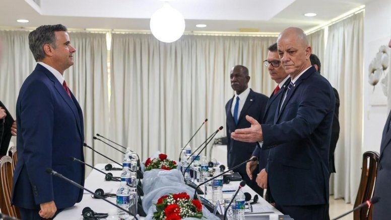 Jefe de la CIA pisa Cuba para intimidar y la Embajada de USA emite una alerta