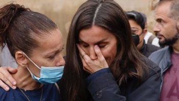 España en ruinas por el DANA: la reina Letizia llora en la zona más afectada España en ruinas por el DANA: la reina Letizia llora en la zona más afectada