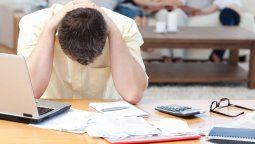 El informe sostiene que es conveniente la búsqueda de unificación de criterios y regímenes dispersos y superpuestos, así como una implementación más ágil y transparente de la categorización de usuarios beneficiarios, pero enciende alarmas por el nuevo esquema de subsidios de Javier Milei. El informe sostiene que es conveniente la búsqueda de unificación de criterios y regímenes dispersos y superpuestos, así como una implementación más ágil y transparente de la categorización de usuarios beneficiarios, pero enciende alarmas por el nuevo esquema de subsidios de Javier Milei.