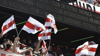 La curiosa bandera que colgó River en el partido vs. Monterrey