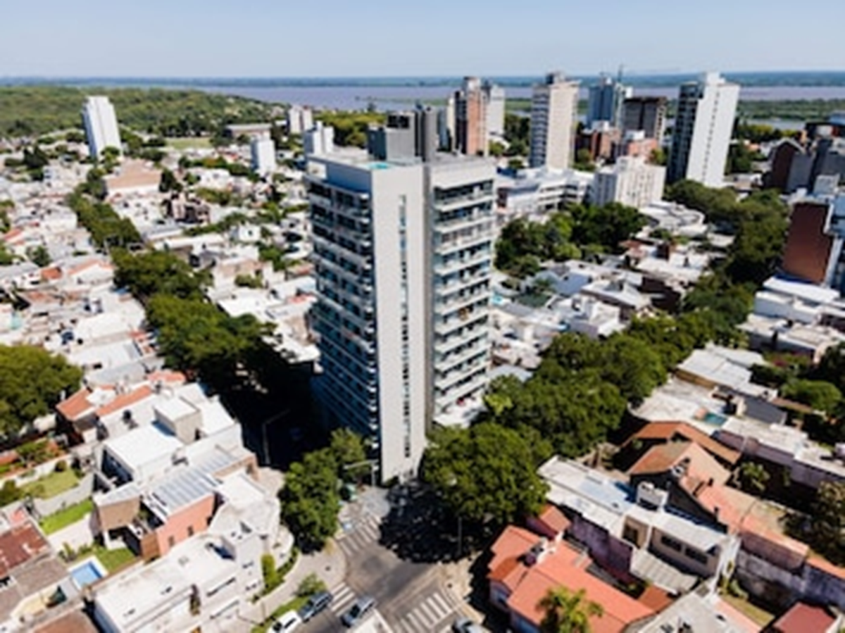Edgardo Kueider comparte el edificio Live con legisladores, jueces y contratistas del Estado Edgardo Kueider comparte el edificio Live con legisladores, jueces y contratistas del Estado