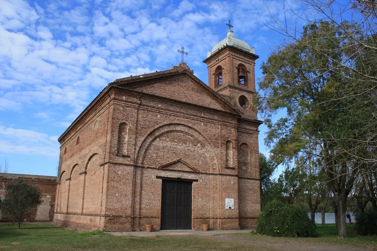 La capilla Nuestra Señora del Rosario: Construida a principios del siglo XX (su piedra fundamental fue en 1902), tiene un estilo neorrománico y un altar traído de Zaragoza. La capilla Nuestra Señora del Rosario: Construida a principios del siglo XX (su piedra fundamental fue en 1902), tiene un estilo neorrománico y un altar traído de Zaragoza.