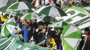 La barra de Banfield protagonizó una batalla. La barra de Banfield protagonizó una batalla.