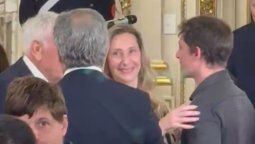 Una sonriente Karina no logró conmover a un frío Caputo este jueves en el Salón Blanco de la Casa Rosada.&nbsp;